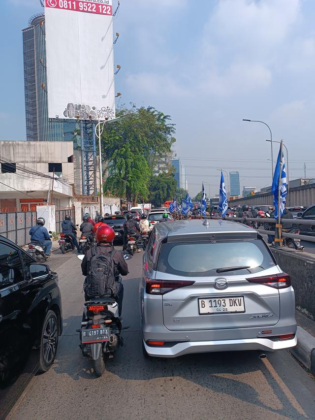 Kondisi jalanan di Jakarta Selatan usai diberlakukan WFH Jakarta untuk para ASN DKI (Nur Habibie/Merdeka).