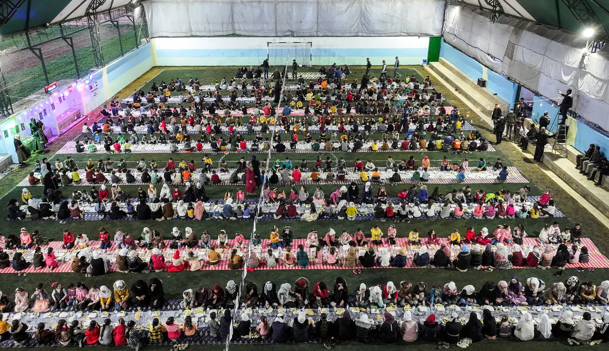 Anak-anak antusias mengikuti kegiatan tersebut. (Omar HAJ KADOUR/AFP)