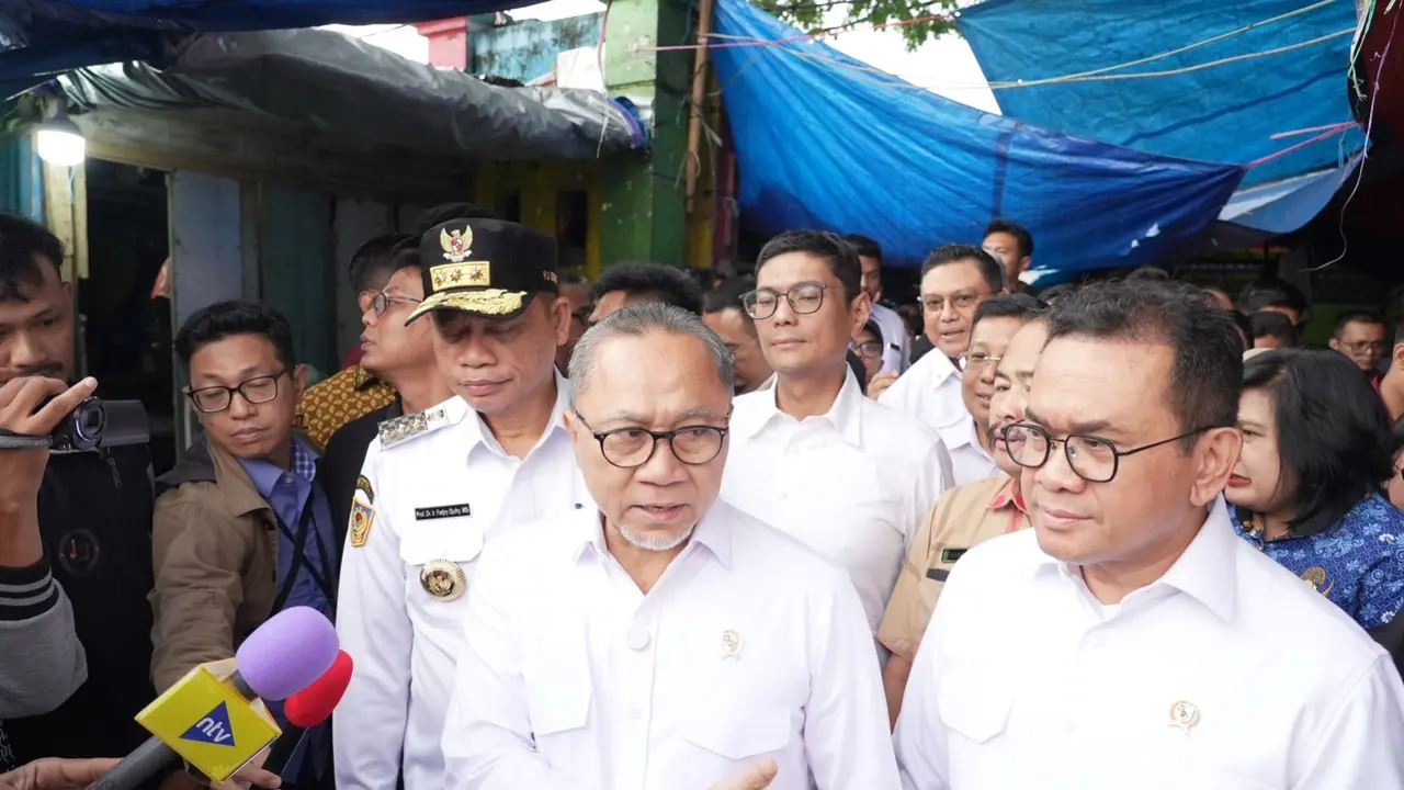Menteri Perdagangan Budi Santoso (Mendag Busan) bersama Menteri Koordinator Bidang Pangan Zulkifli Hasan