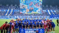Persib Bandung sukses merengkuh gelar juara BRI Super League 2025/2026. Kepastian itu diraih setelah Maung Bandung bermain imbang tanpa gol kontra Persijap Jepara pada pekan ke-34. Bertanding di Stadion Gelora Bandung Lautan Api (GBLA), Bandung, Sabtu (23/5/2026) sore WIB. (Bola.com/Bagaskara Lazuardi)