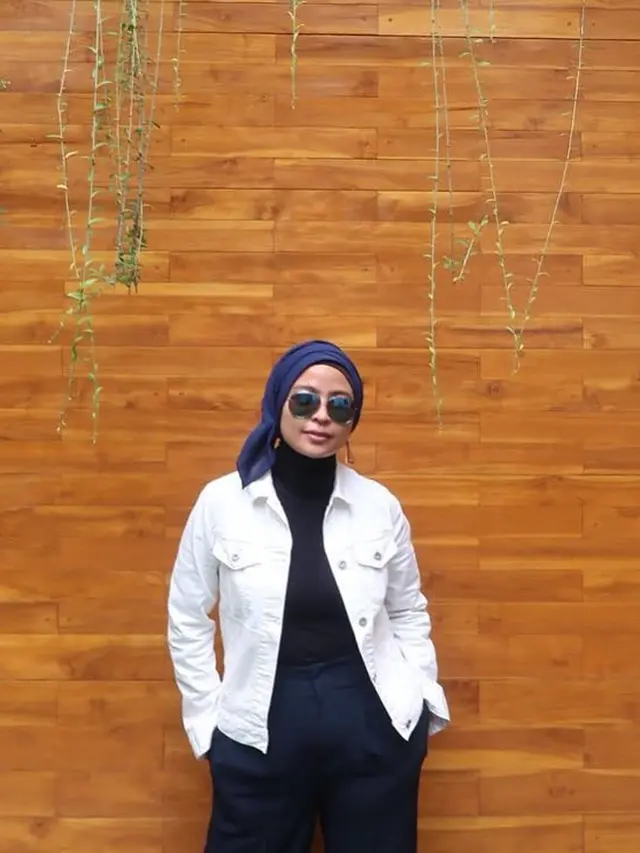 [Bintang] Bisa Tampil Rock, Ini 8 Foto Tantri Kotak Saat Berhijab