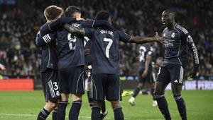 Gol Federico Valverde pada menit ke-90+4 memastikan Los Blancos membawa pulang tiga poin. Tampak dalam foto, pemain Real Madrid merayakan gol yang dicetak Federico Valverde (kedua kiri) pada pertandingan pekan ke-27 La Liga 2025/2026 melawan Celta Vigo di Estadio Abanca-Balaidos pada Jumat 6 Maret 2026 waktu setempat atau Sabtu 7 Maret 2026 dini hari WIB. (Miguel RIOPA/AFP)