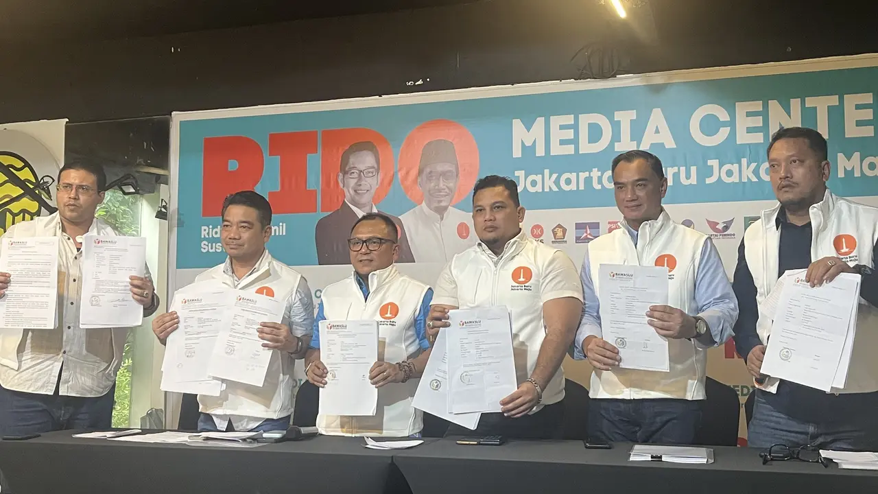 Tim Pemenangan Ridwan Kamil-Suswono (RIDO) saat konferensi pers di Kantor DPD Partai Golkar, Jakarta Pusat, Sabtu (7/12/2024). bakal menggugat hasil rekapitulasi pemilihan kepala daerah (pilkada) Jakarta 2024 oleh Komisi Pemilihan Umum (KPU) ke MK.