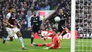 Joao Pedro menjadi keran gol Chelsea pada menit ke-35. Pemain Brasil tersebut juga sukses mencatatkan namanya sebagai pencetak hattrick dalam kemenangan 4-1 Chelsea. (AFP/Darren Staples)