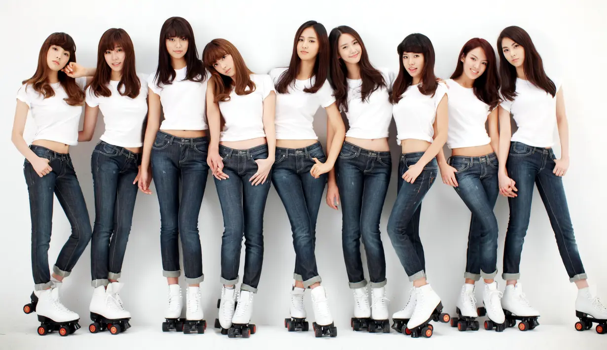 Pada 2005, SM Entertainment memutuskan untuk membuat 'pasangan' bagi Super Junior. Awalnya mereka bernama Super Girls dan punya 11 personel. Akan tetapi saat debut, mereka hanya beranggotakan 9 orang. (Foto: Soompi.com)