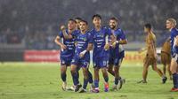 PSIM Yogyakarta saat menghadapi Bhayangkara FC dalam laga final perebutan gelar juara Pegadaian Liga 2 2024/2025 di Stadion Manahan, Solo, pada Rabu (26/2/2025) sore WIB. (Bola.com/Abdul Aziz)