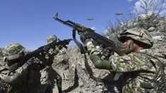 Tentara Kyrgyzstan saat latihan militer bersama di tempat latihan Edelweiss, Kyrgyzstan, Kamis (9/9/2021). Latihan militer bersama ini diikuti negara-negara Organisasi Perjanjian Keamanan Kolektif atau Collective Security Treaty Organization (CSTO). (AP Photo/Vladimir Voronin)