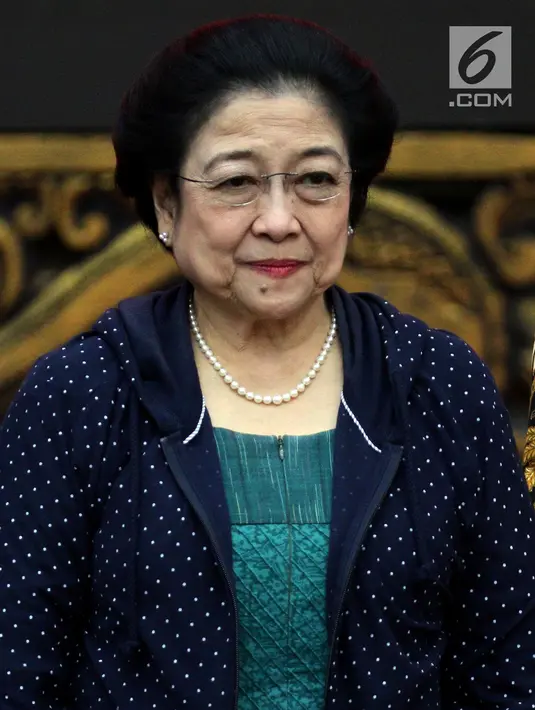 Ketum PDIP Megawati Soekarnoputri saat melakukan pertemuan dengan organisasi Ikhwanul Muballighin di DPP PDIP, Jakarta, Kamis (26/4). Pertemuan ini dimaksud untuk membangun dialog antara PDIP dan organisasi Ikhwanul Muballighin. (Liputan6.com/JohanTallo)