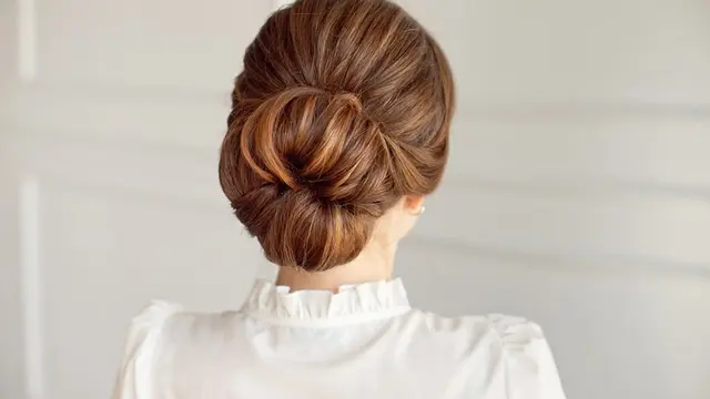 Ilustrasi Sanggul Lipat Atas (Folded Bun)/freepik.com/vbstudio