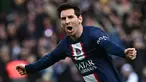 Barcelona dikabarkan berencana memulangkan Si Anak Hilang, Lionel Messi yang telah dua musim membela PSG. Pihak manajemen klub kini tengah melakukan finalisasi kontrak La Pulga yang akan diajukan kepada La Liga dalam upaya memulangkannya pada musim panas 2023 mendatang. Jika terealisasi, PSG sudah pasti akan kehilangan pemain dengan koleksi 7 Ballon d'Or tersebut. PSG Pun diyakini akan segera berburu pemain sebagai alternatif pengganti Lionel Messi. Berikut ini 5 pemain yang bisa menjadi opsi. (AFP/Anne-Christine Poujoulat)