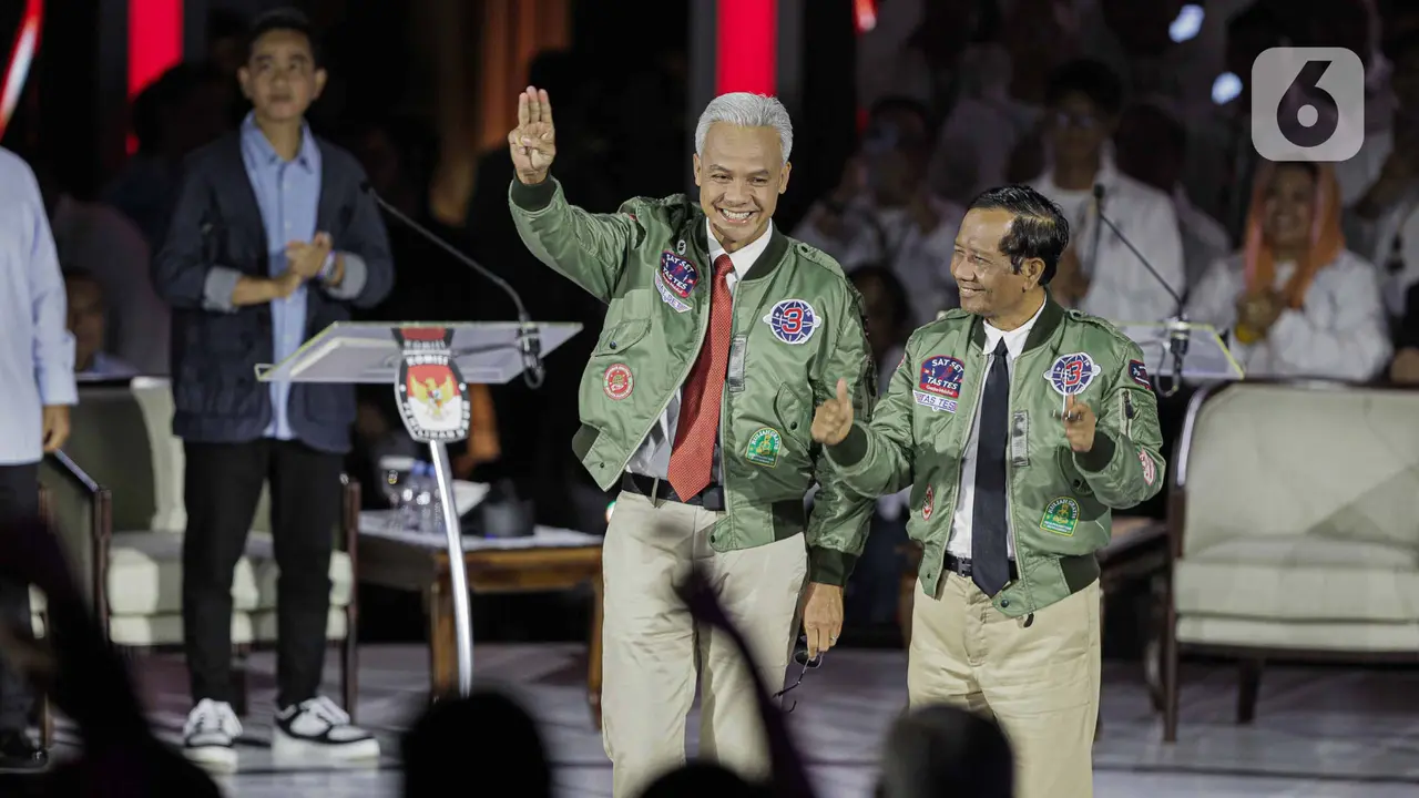 Capres-Cawapres 03 Ganjar-Mahfud Kenakan Jaket Bomber ala Film Top Gun