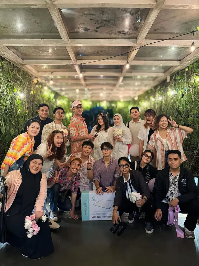 7 Momen Denny Sumargo Beri Kejutan Baby Shower ke Olivia Allan, Penuh Bahagia