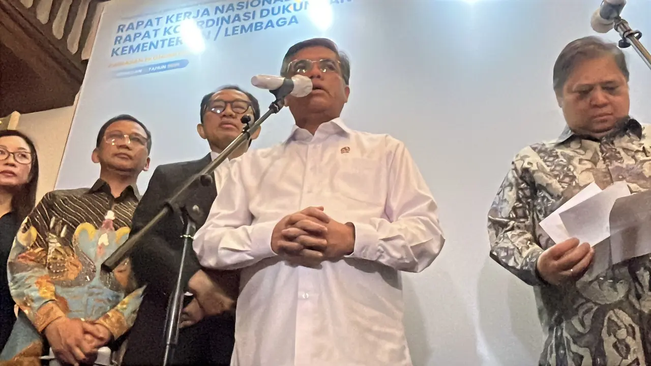 Menteri Ketenagakerjaan Yassierli  saat konferensi pers Rakernas KEK Triwulan III 2026 di Gedung A.A.Maramis, Jakarta, Rabu (21/10/2026). (Liputan6.com/Immanuel C)