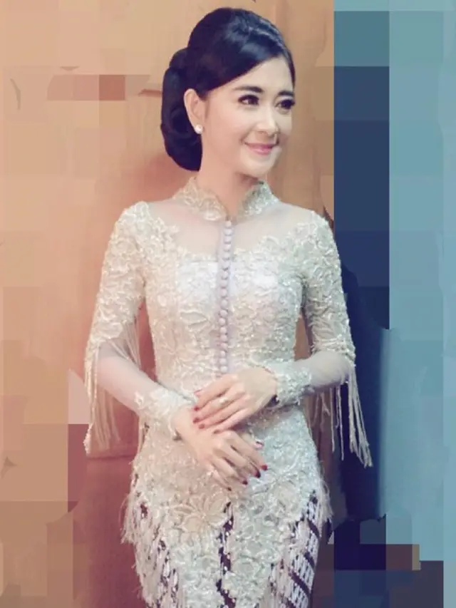 6 Pesona Uut Permatasari Saat Pakai Kebaya, Anggun dan Berkarisma