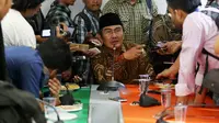 Ketua Umum Ikatan Cendekiawan Muslim Indonesia (ICMI) Jimly Asshiddiqie dalam diskusi bersama media di kantor ICMI, Jakarta, Rabu (9/8). ICMI menyoroti kondisi kebangsaan terkini seperti Pembubaran HTI dan Polemik UU Pemilu. (Liputan6.com/Johan Tallo)