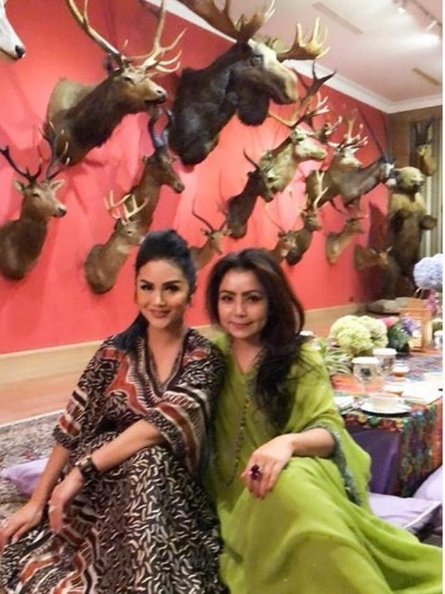 [Bintang] Krisdayanti dan Mayangsari