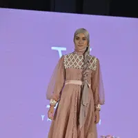 Koleksi spesial Yanti Adeni dan Yanti Adeni Attelier dalam show tunggal pertamanya. [Foto: Scarf]