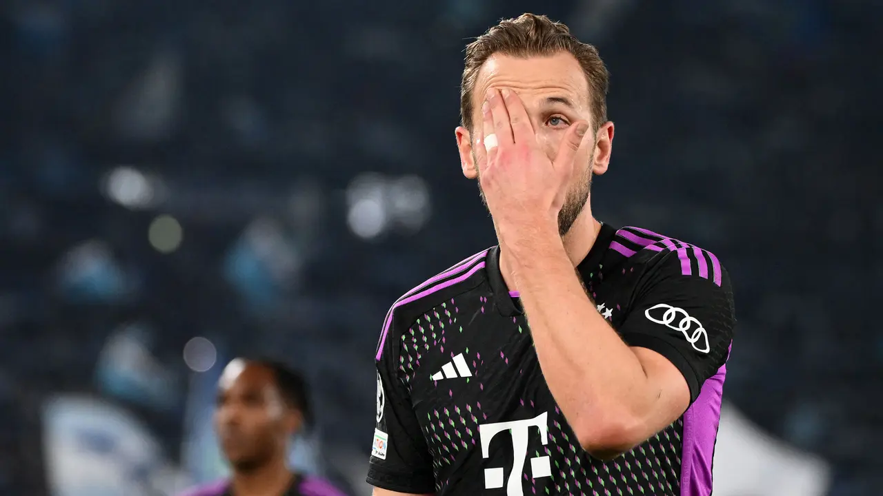 Foto: Bayern Munchen Kena Apes Lagi, Ditumbangkan Lazio di Liga Champions Lewat Kartu Merah Berhadiah Adu Penalti