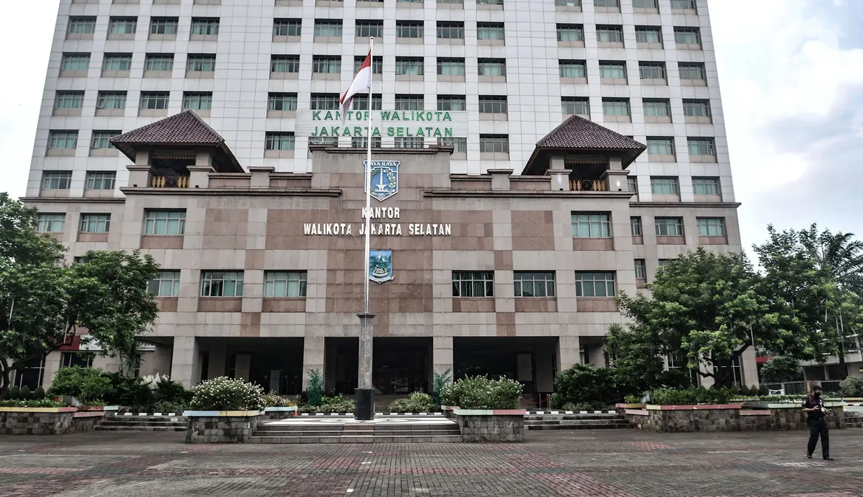 Suasana Kantor Wali Kota Jakarta Selatan, Jakarta, Kamis (17/9/2020). Kantor Wali Kota Jakarta Selatan ditutup sementara mulai hari ini hingga dibuka kembali pada 21 September setelah tujuh ASN ditemukan positif terpapar Covid-19. (merdeka.com/Iqbal S. Nugroho)