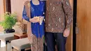 Basuki Tjahaja Purnama dan sang istri tampil serasi dalam balutan batik senada dan kebaya brokat biru. @btpnd.