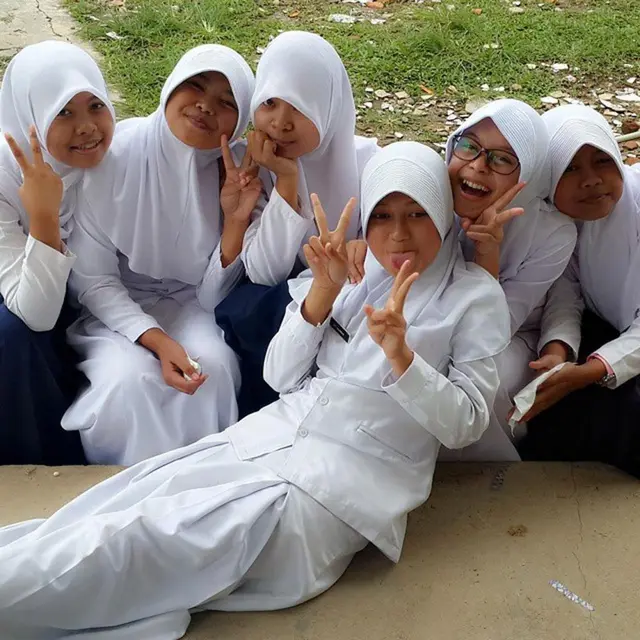 6 Foto Masa Remaja Lesty Kejora saat Pakai Kacamata Ini Bikin Pangling