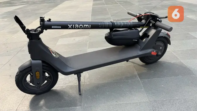 <p>Bentuk Xiaomi Electric Scooter 4 Lite 2nd Gen ketika dilipat. (Liputan6.com/ Yuslianson)</p>