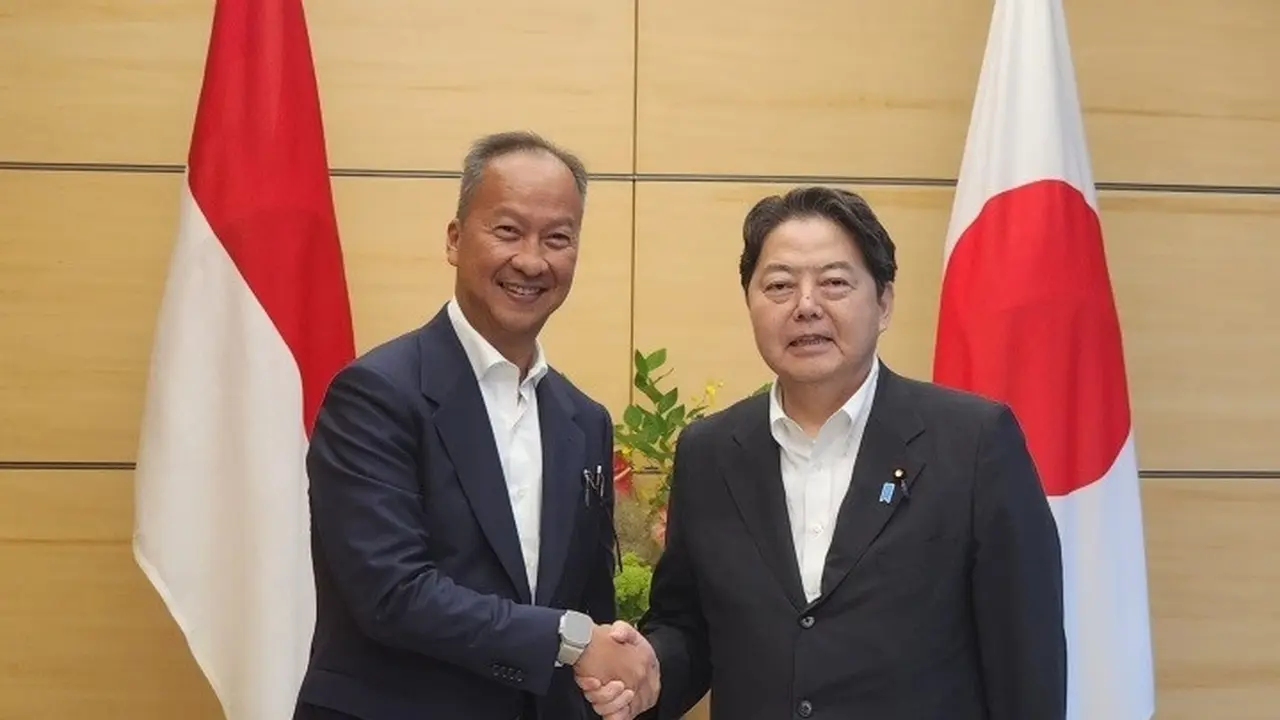 Menteri Perindustrian Agus Gumiwang Kartasasmita melakukan pertemuan bilateral dengan Chief Cabinet Secretary Jepang Mr. Hayashi Yoshimasa.