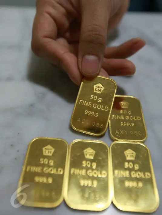 Sementara, harga pembelian kembali atau buyback oleh emiten berkode ANTM ini dibuka turun Rp 2.000/gram menjadi Rp 524.000/gram dibandingkan posisi kemarin di Rp 526.000/gram, Jakarta, Selasa (15/11). (Liputan6.com/Angga Yuniar)