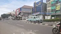 Lokasi kecelakaan maut di Jalan Raya Ragunan, Pasar Minggu, Jakarta, Sabtu (26/12/2020). (Liputan6.com/Ady Anugrahadi)
