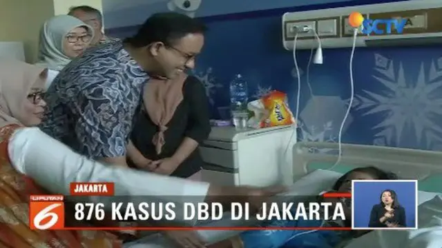 Gubernur DKI Jakarta Anies Baswedan jenguk pasien DBD di RSUD Pasar Minggu, Jakarta Selatan.