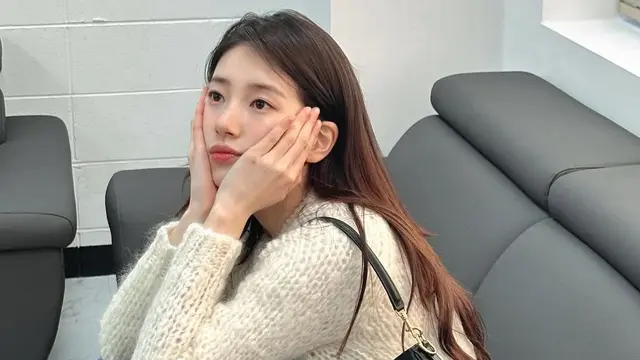 Ide outfit ala Bae Suzy (Instagram/@skuukzky)