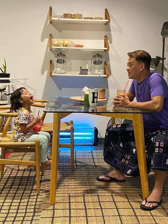 7 Momen Kebersamaan Hedi Yunus dan Irma, Bak Ayah Kandung