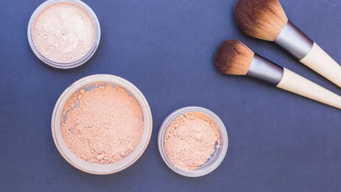 Cara Tepat Gunakan Bedak Tabur (photo by freepik)