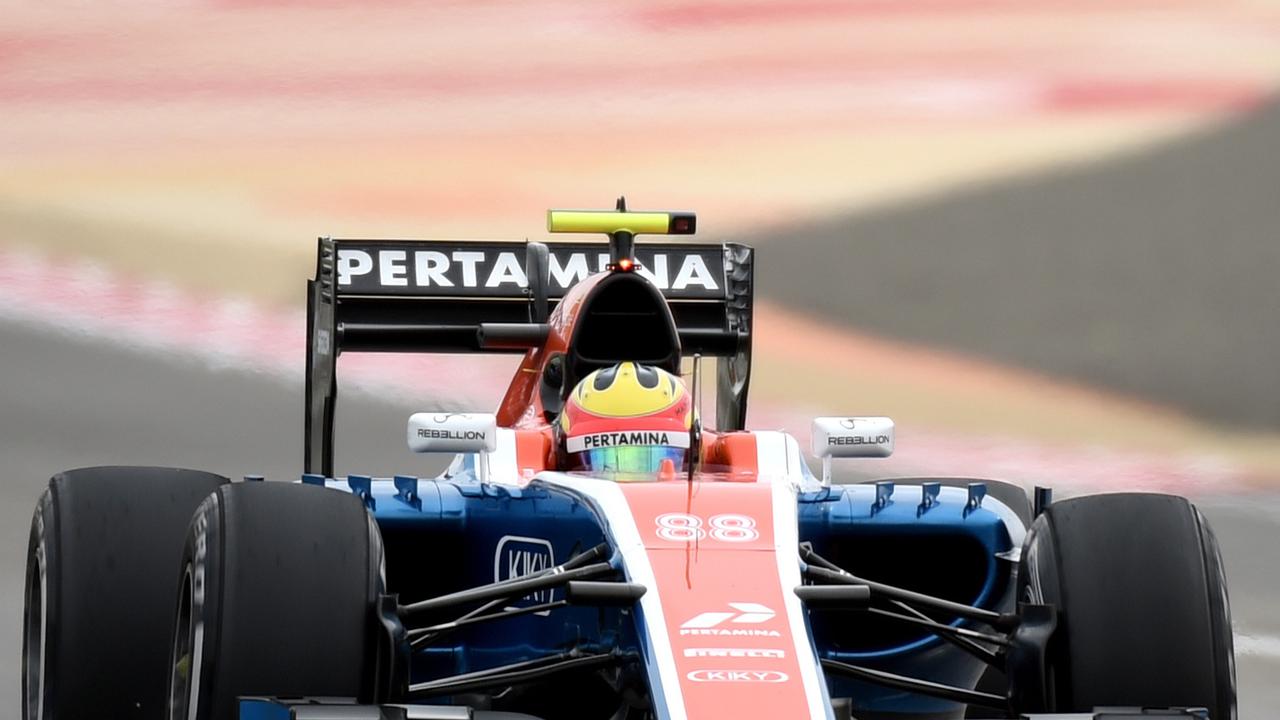 20160402-Mobil Rio Haryanto Sempat Keluarkan Percikan Api saat Sesi Latihan Bebas