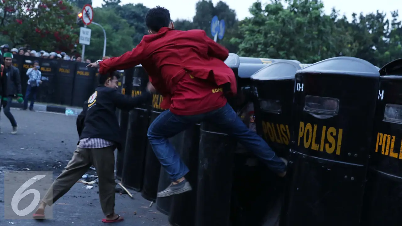 20161020- Demo Tagih Nawacita Berujung Ricuh-Jakarta- Gempur M Surya