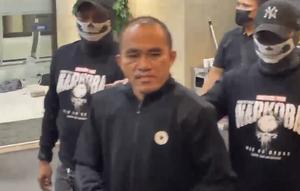 Mantan Kasat Reserse Narkoba Polres Kutai Barat, AKP Deky Jonathan Sasiang saat tiba di Bareskrim Polri. (Foto: Liputan6.com/Ady Anugrahadi).