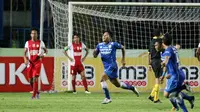 Persib meraih kemenanan 2-1 atas PSM di Bandung. (Bola.com/Nicklas Hanoatubun)