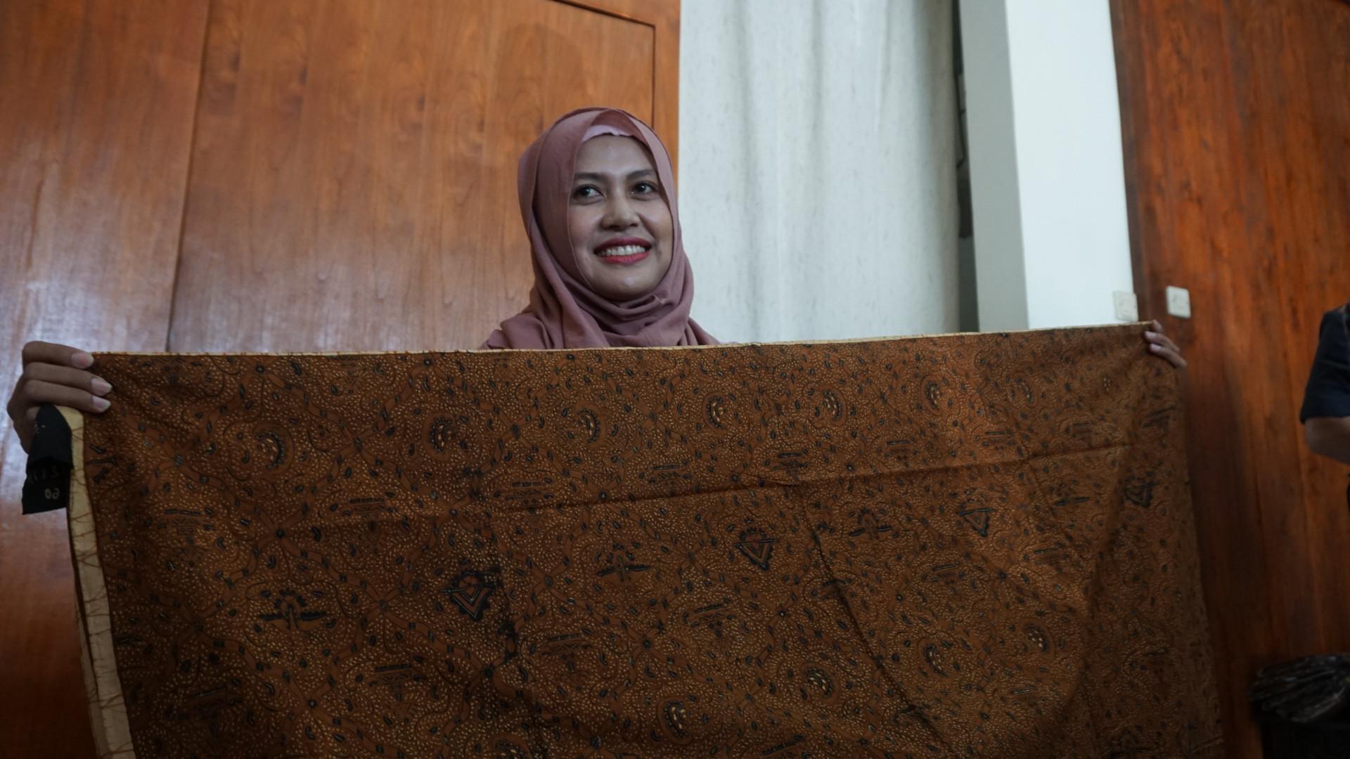 Seperti Apa Busana Pengantin Kahiyang Bobby Intip Yuk 