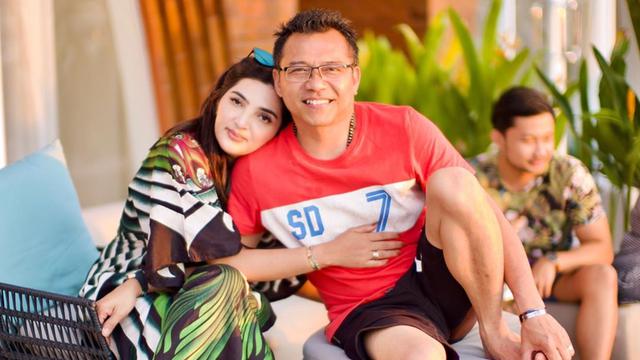 Gaya Santai Anang Hermansyah Saat Bersama Keluarga, Simpel dan Sederhana