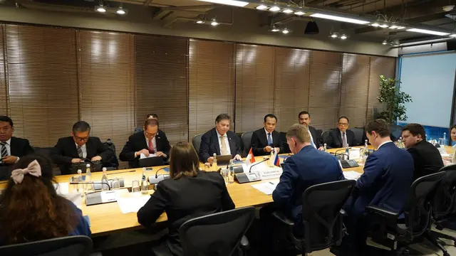 Menteri Koordinator Bidang Perekonomian Airlangga Hartarto mengadakan pertemuan khusus dengan sejumlah pejabat Rusia.