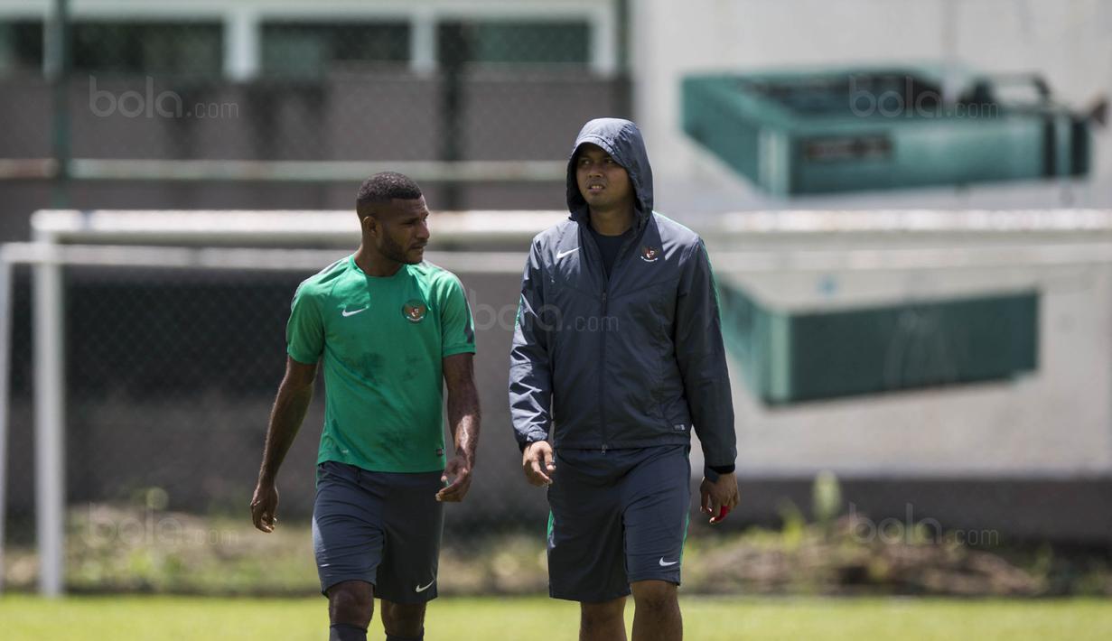 Striker Timnas Indonesia, Marinus Wanewar, latihan terpisah di Padang Kelab Aman, Kuala Lumpur, Rabu (16/8/2017). Indonesia akan menghadapi Filipina pada laga kedua Grup B SEA Games 2017. (Bola.com/Vitalis Yogi Trisna)