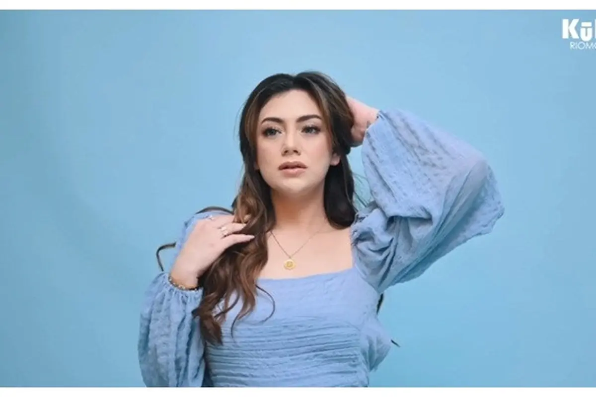 Tanpa Stefan William, Ini 8 Momen Pemotretan Keluarga Celine Evangelista