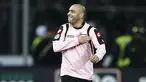 Palermo's forward Fabrizio Miccoli celebrates after scoring against AC Milan during their Italian Serie A football match on November 30, 2008, at Barbera Stadium. AFP PHOTO/ MARCELLO PATERNOSTRO 