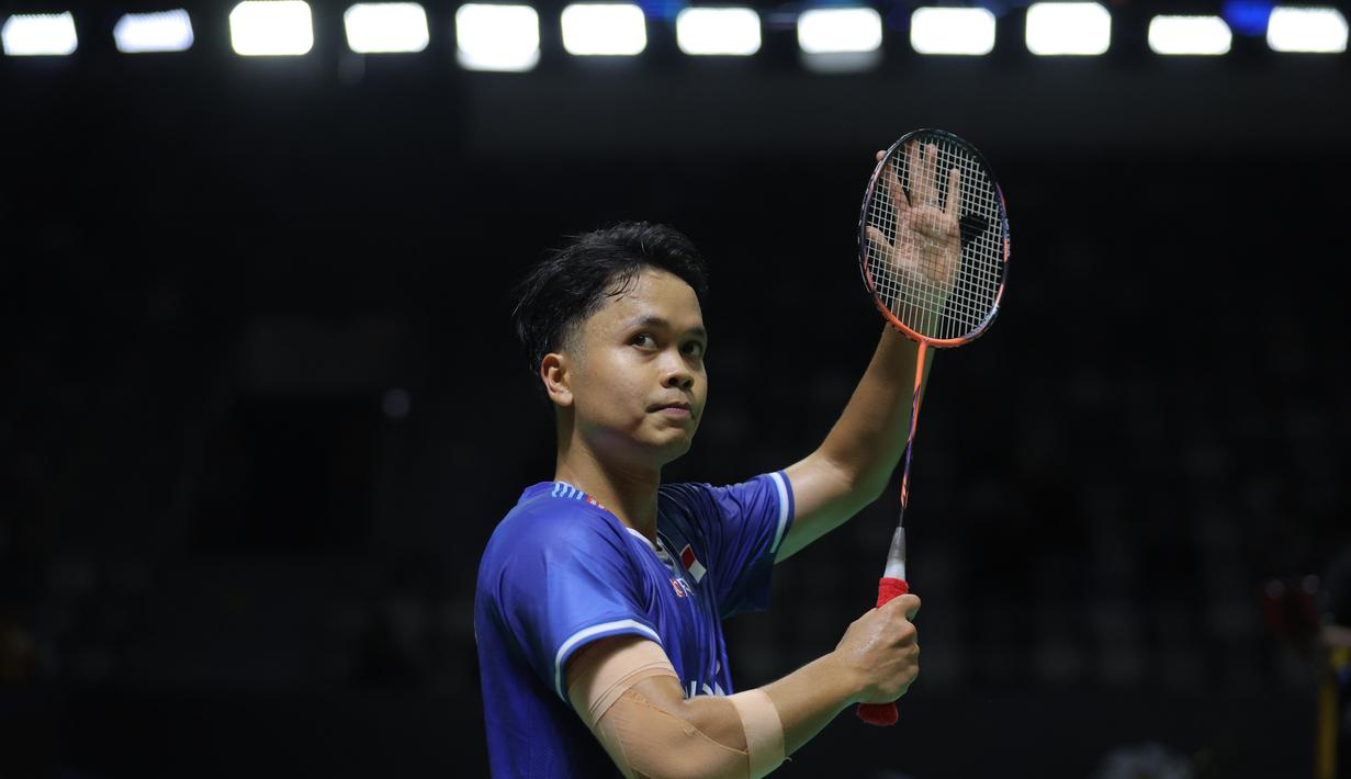 Pebulu tangkis tunggal putra Indonesia, Anthony Sinisuka Ginting saat melawan Kantaphon Wancharoen (Thailand) pada babak kualifikasi Indonesia Masters 2026 di Istora Gelora Bung Karno, Senayan, Jakarta, Selasa (20/1/2026). Tunggal putra Indonesia, Anthony Sinisuka Ginting memastikan lolos ke babak utama Indonesia Masters 2026. (Bola.com/Bagaskara Lazuardi)