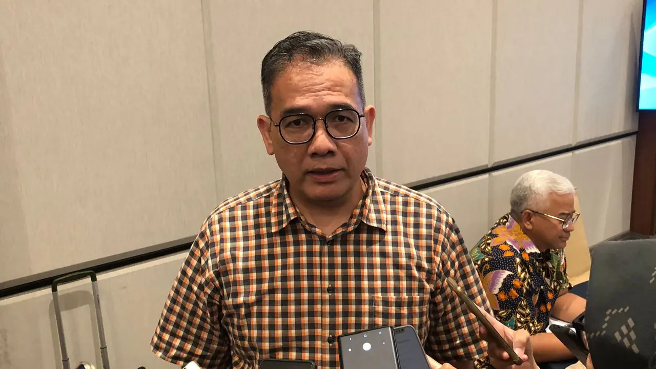 Chief Economist BTN Winang Budoyo dalam acara Perbanas: Memperkuat Ketahanan Domestik di Tengah Perlambatan Ekonomi Global, di Padalarang, Jumat (24/11/2023). (Tira/Liputan6.com)