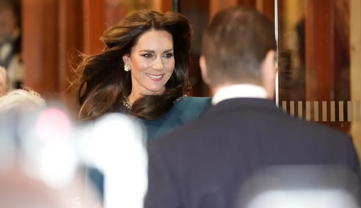 Princess of Wales, Kate Middleton tiba untuk menghadiri Royal Variety Performance di Royal Albert Hall di London, Kamis, 30 November 2023. (AP Photo/Kin Cheung)