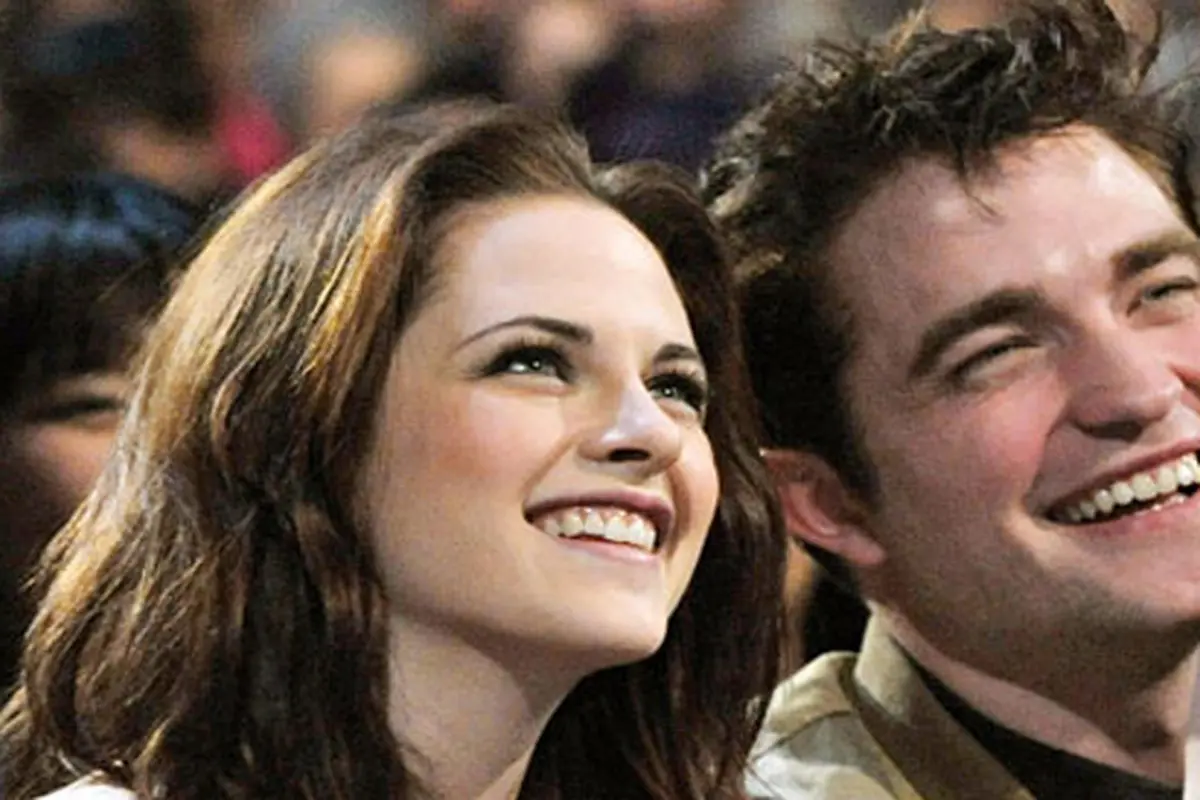(c) vemale.com/galeri/momen-romantis-robert-pattinson-dan-kristen-stewart