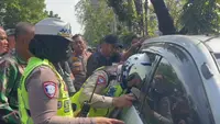 Pria Tewas Membiru Dalam Mobil, Polisi Temukan Barang Diduga Penyebab Kematian
