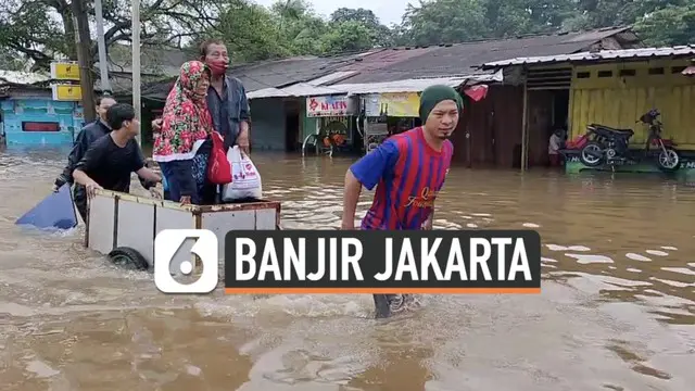 VIDEO: Lihat, Aksi Gerobak Penyelamat di Tengah Banjir Jakarta