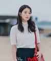 Pada episode pertama, karakter Yoon Hye Jin yang diperankan Shi Min Ah terlihat mengenakan tas merah bergaya sling bag. Rupanya, tas tersebut rilisan Hermès, tipe Herbag Zip 31 dengan harga kisaran Rp. 31 juta rupiah.